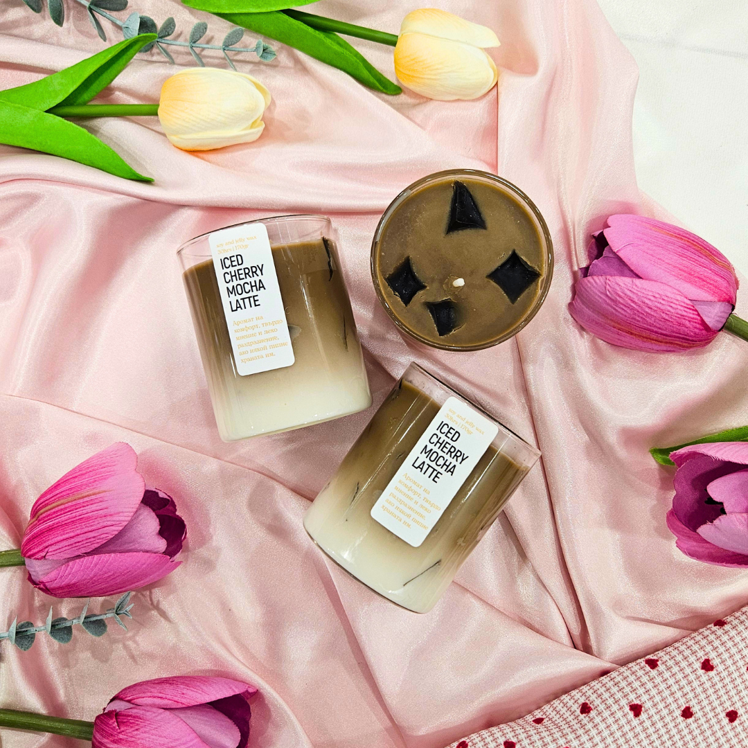 🍒 Соева свещ с аромат Iced Cherry Mocha Latte.