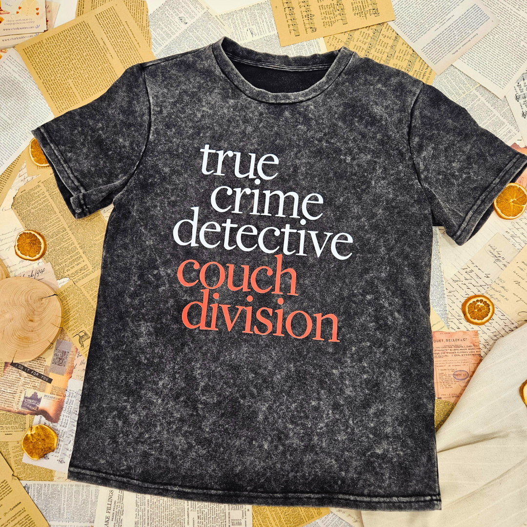 👚 ТЕНИСКА - True crime detective couch devision