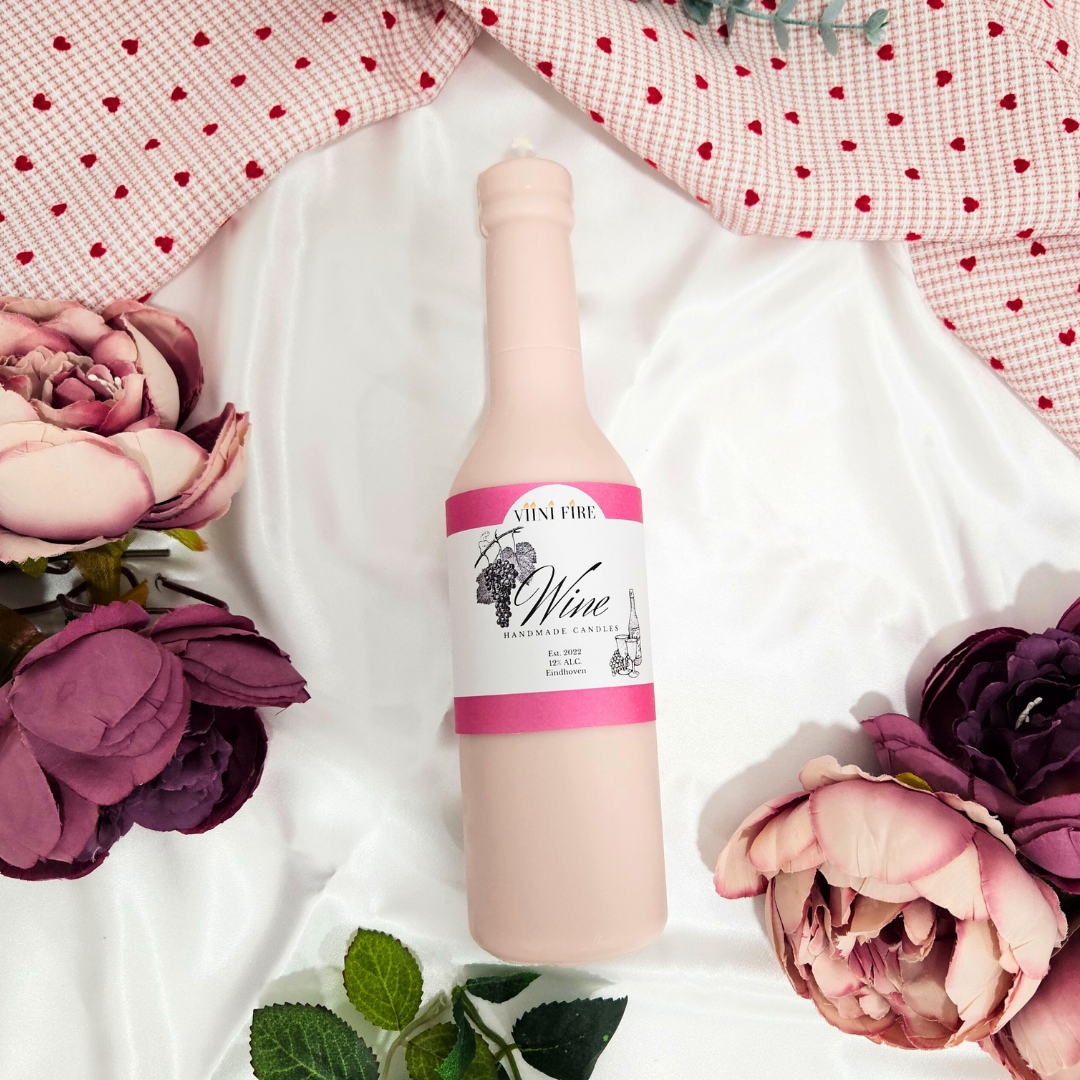 🕯️ Ръчно изработена ароматна свещ във формата на бутилка вино