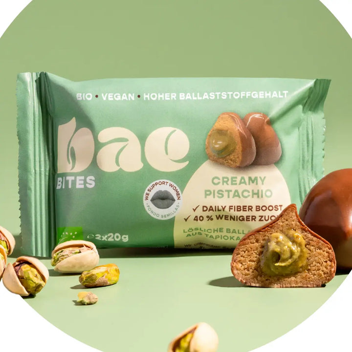BIO-BITES CREAMY PISTACHIO – БИО ВЕГАН ХАПКИ С КРЕМ ОТ ШАМФЪСТЪК И ШВЕЙЦАРСКИ ШОКОЛАД · 40 Г