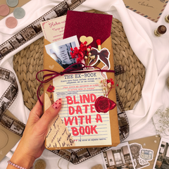 Месечна книжна кутия Blind Date от Charly Wilde