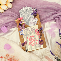 Месечна книжна кутия Blind Date от Charly Wilde