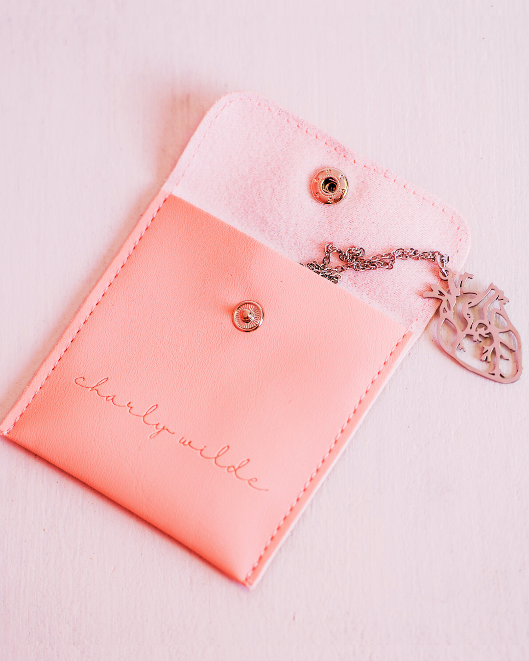 Месечна абонаментна книжна кутия