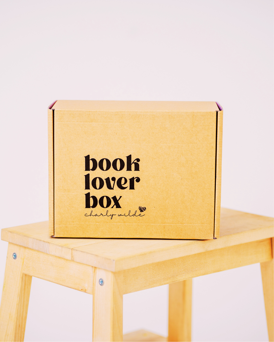 Месечна абонаментна книжна кутия