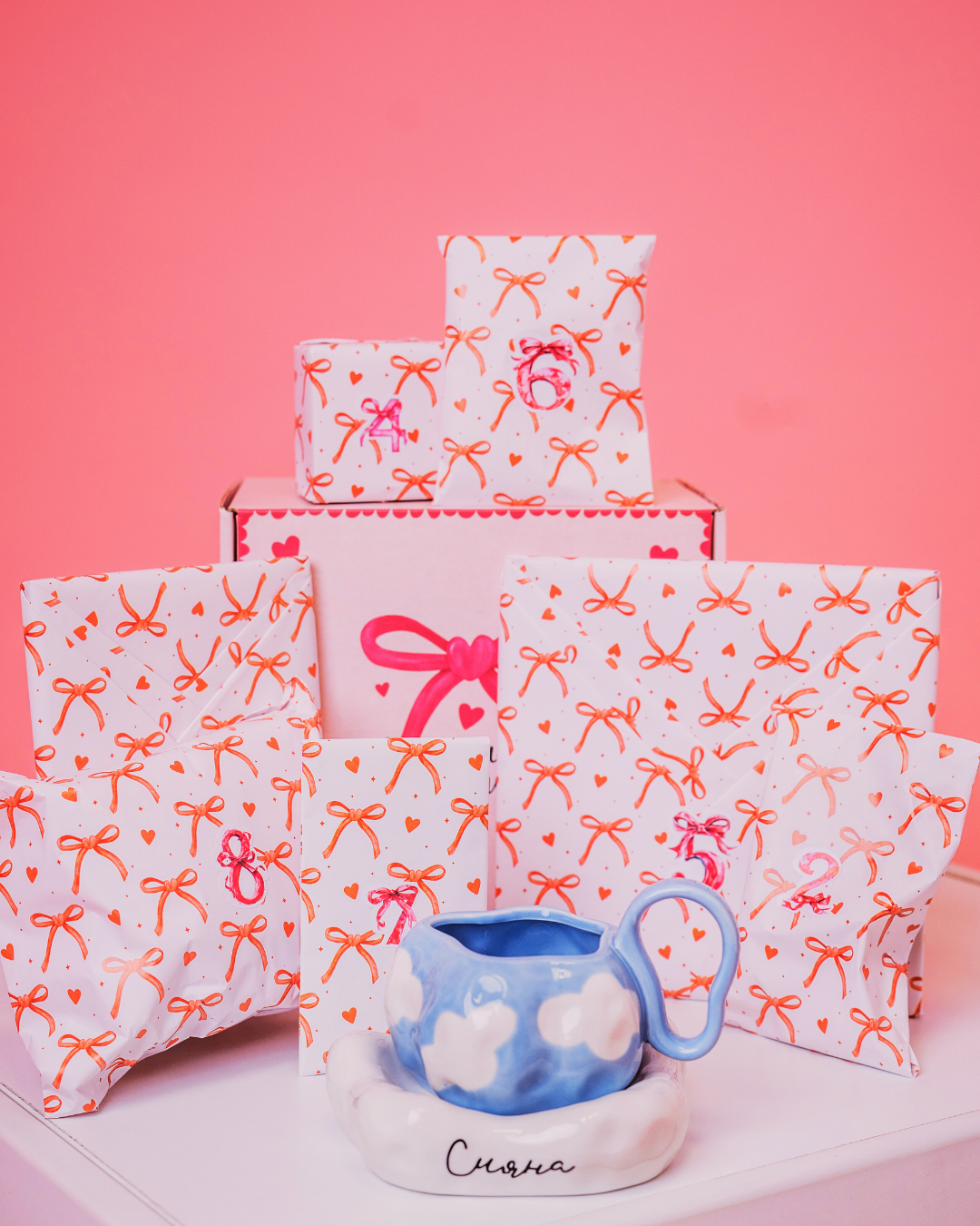 „„ЧЕСТИТ ПРАЗНИК“ - Кутия за жената с 8 изненади