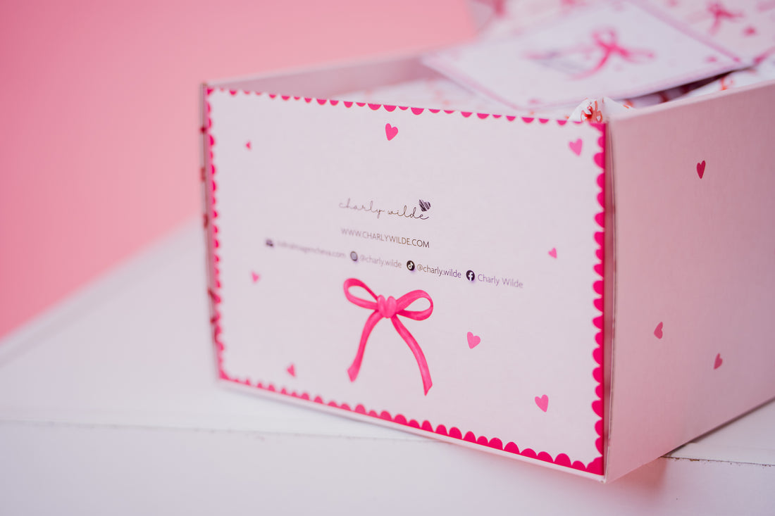 „„ЧЕСТИТ ПРАЗНИК“ - Кутия за жената с 8 изненади