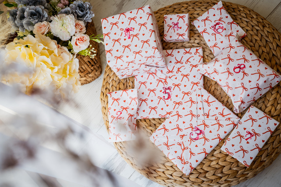 „„ЧЕСТИТ ПРАЗНИК“ - Кутия за жената с 8 изненади