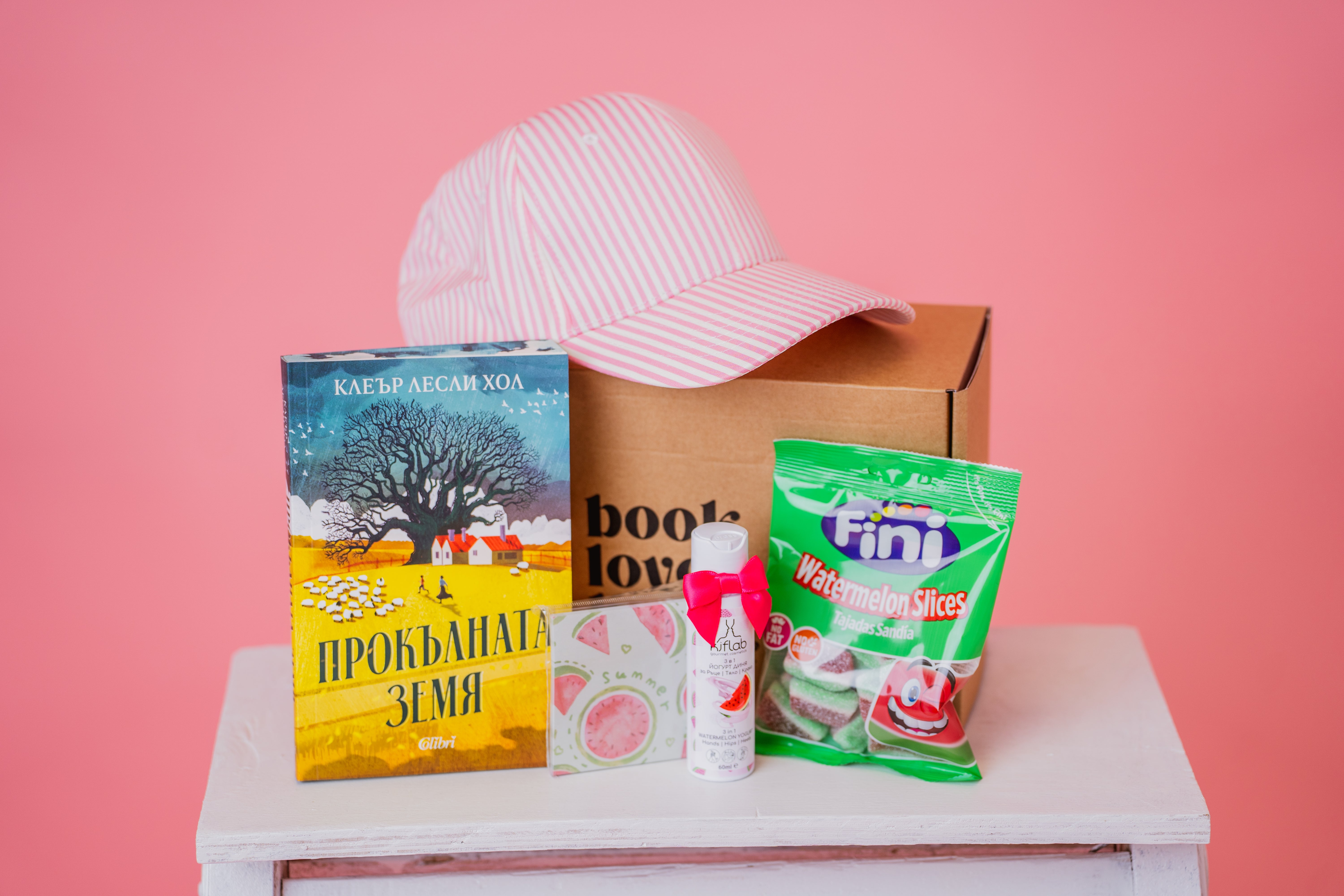 Месечна абонаментна книжна кутия