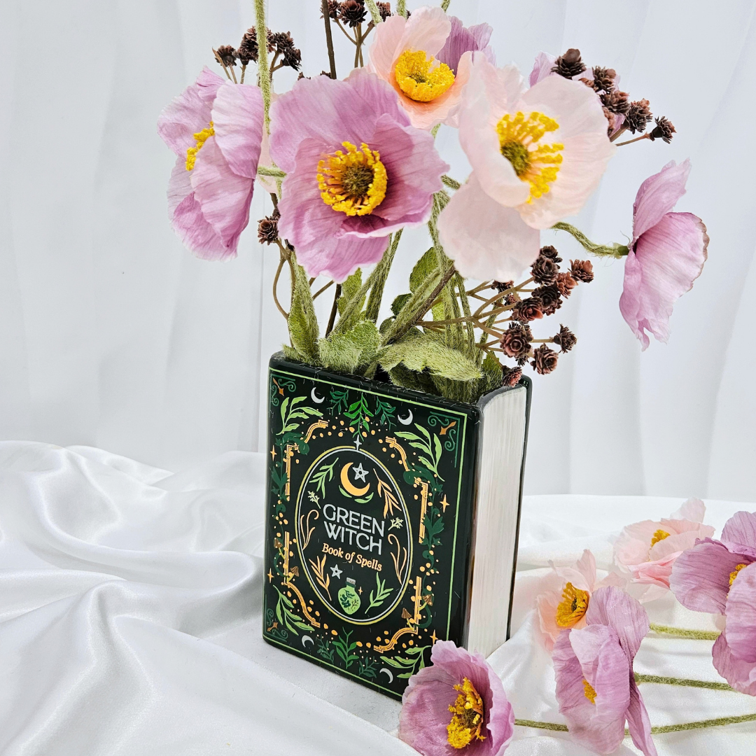 Ваза във формата на книга „Green Witch“