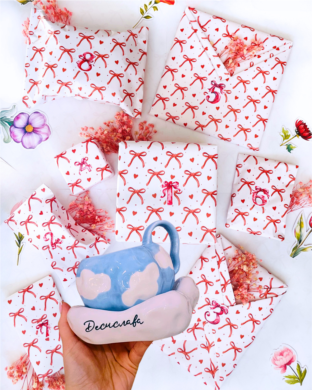 „„ЧЕСТИТ ПРАЗНИК“ - Кутия за жената с 8 изненади