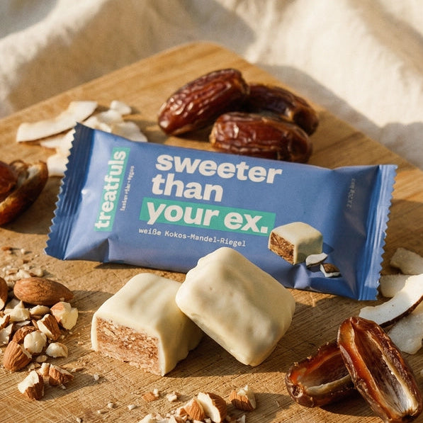 Веган бар с бял шоколад, кокос и бадеми