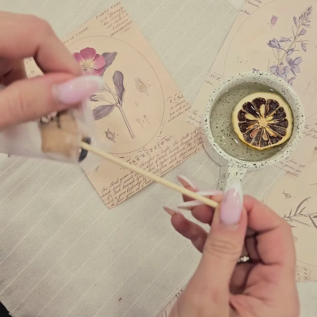 Blind Date 🎄 ДЕКЕМВРИ 🎄  – Среща на сляпо с книга с цветни порезки + подарък 💗