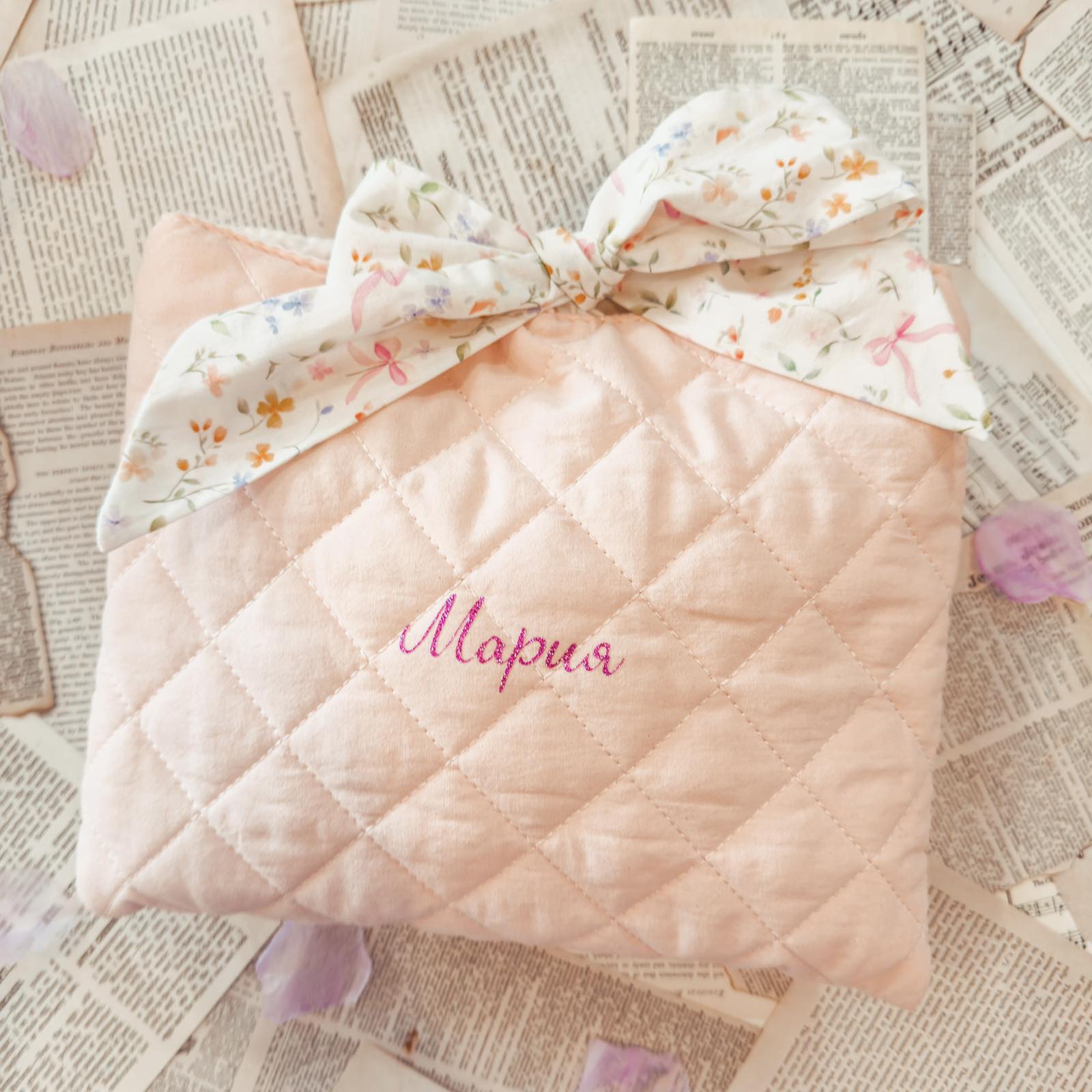 Месечна абонаментна книжна кутия